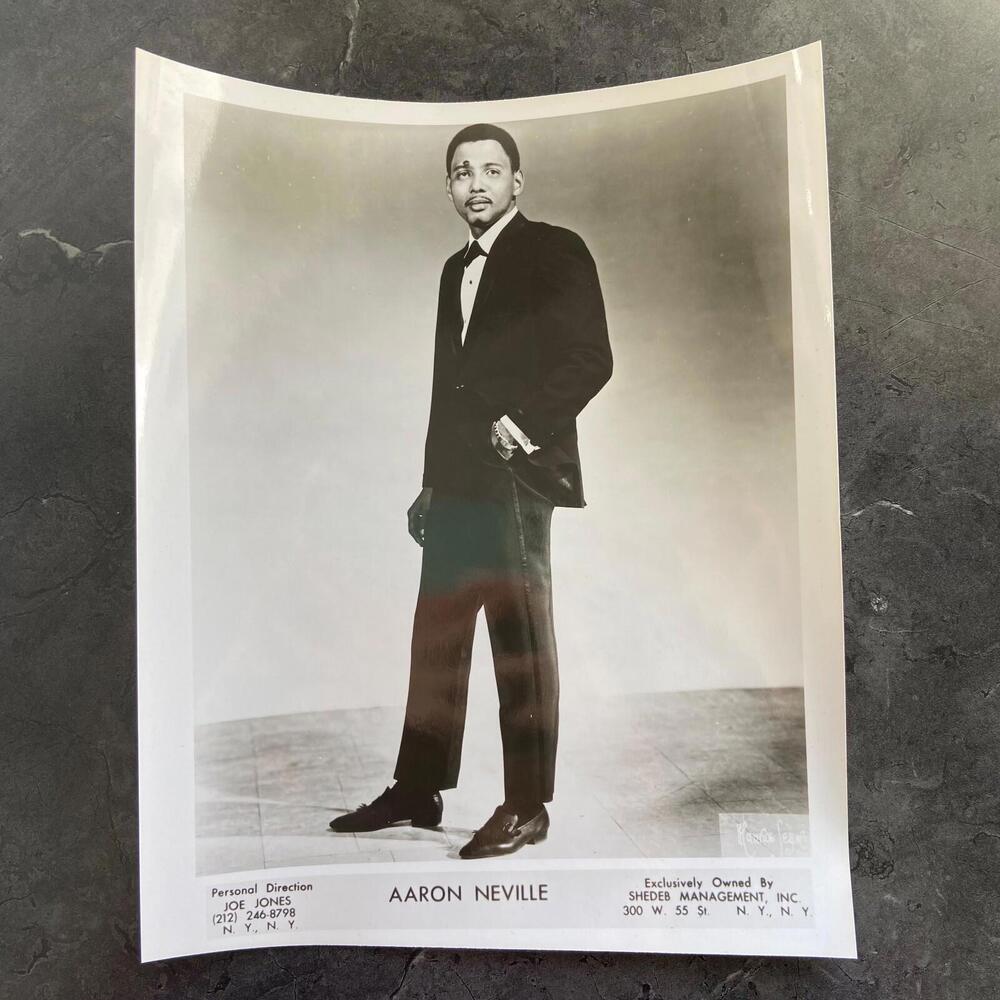 Aaron Neville Musician Portrait Suit B&W 8x10 Photograph (B87)